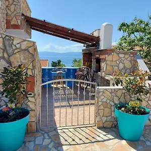 https://apartmani-omialj.primorje-gorskikotar.com